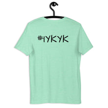 Carica l'immagine nel visualizzatore di Gallery, PUSHING P- IYKYK -Maglietta unisex manica corta